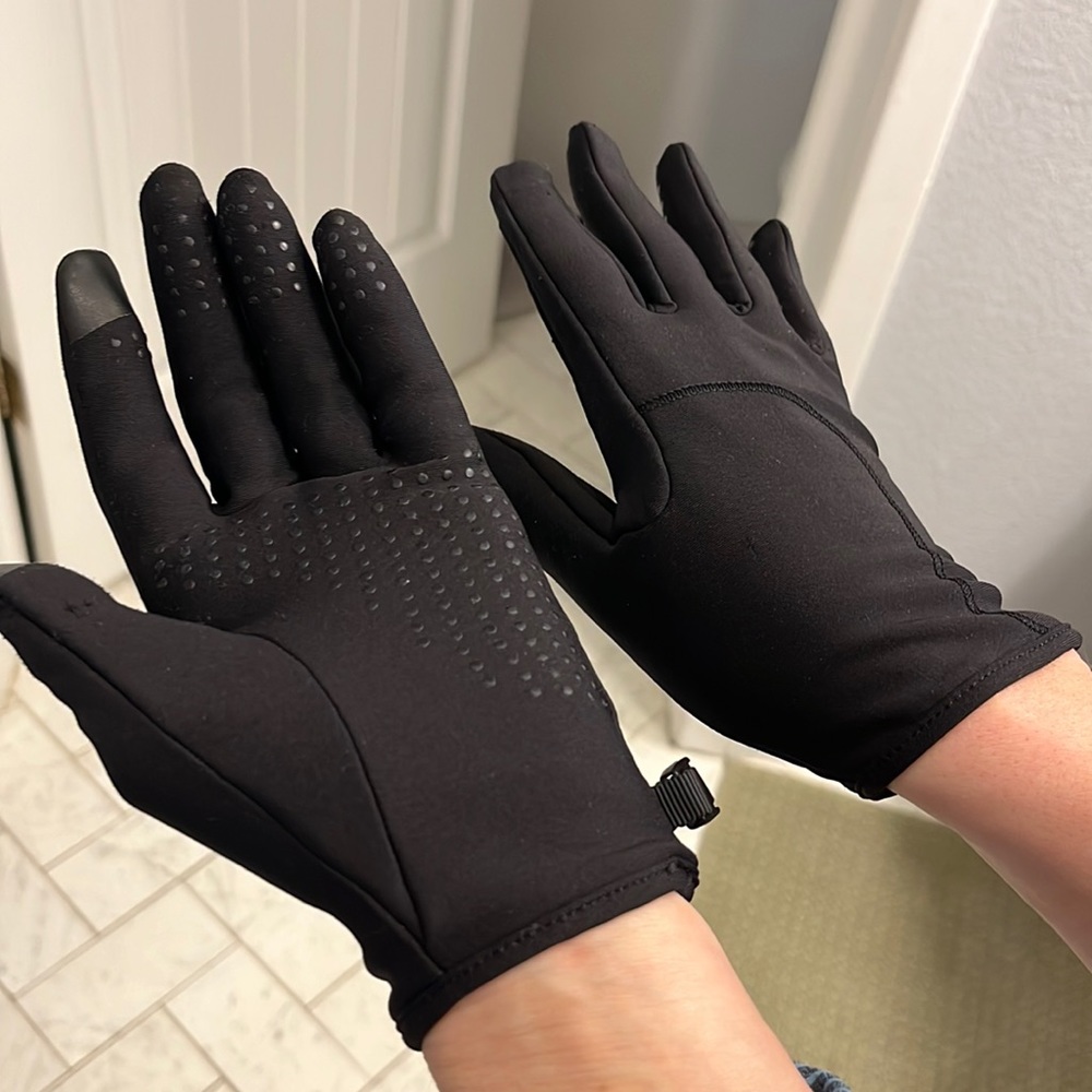 Lululemon Run for It All Gloves